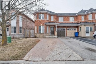 168 Wainscot Ave in Newmarket, ON - Building Photo