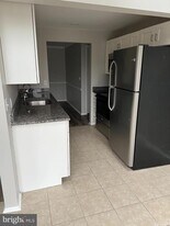 18050 Chalet Dr in Germantown, MD - Building Photo