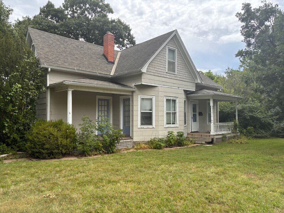 831 Kearney St in Manhattan, KS - Building Photo