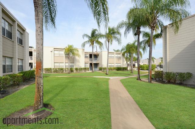 Harold Square in Hollywood, FL - Foto de edificio - Building Photo
