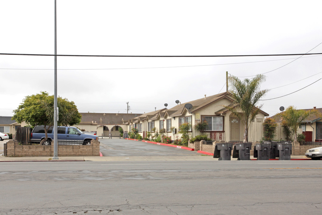 350 Williams Rd in Salinas, CA - Building Photo