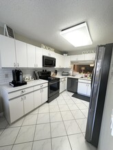 4725 Lucerne Lakes Blvd in Greenacres, FL - Foto de edificio - Building Photo