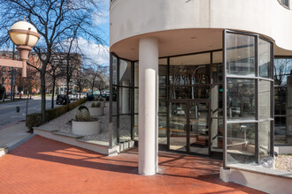 The Pavilion in White Plains, NY - Foto de edificio - Building Photo