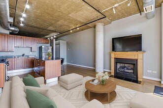 111 S Morgan St in Chicago, IL - Building Photo - Building Photo