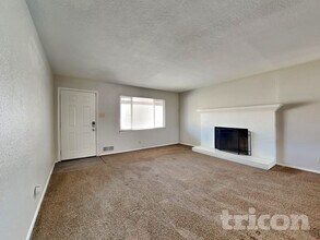 1370 University Terrace in Reno, NV - Foto de edificio - Building Photo