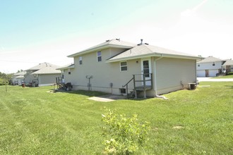 1834 Tower Cir in Nixa, MO - Foto de edificio - Building Photo