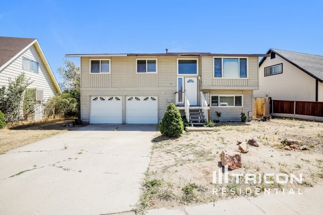255 Lenwood Dr in Sparks, NV - Building Photo