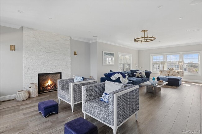 39 Shinnecock Rd in Southampton, NY - Building Photo - Building Photo