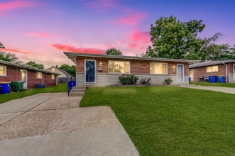 4063 Esseldale Dr in St. Ann, MO - Building Photo - Building Photo