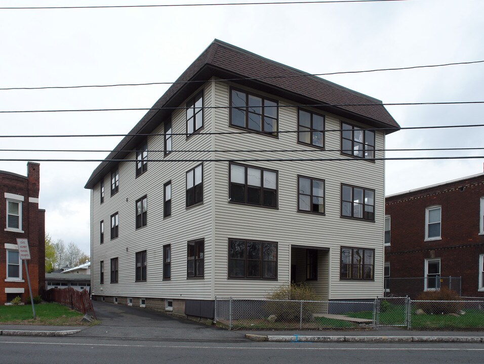 597 Chicopee St in Chicopee, MA - Building Photo