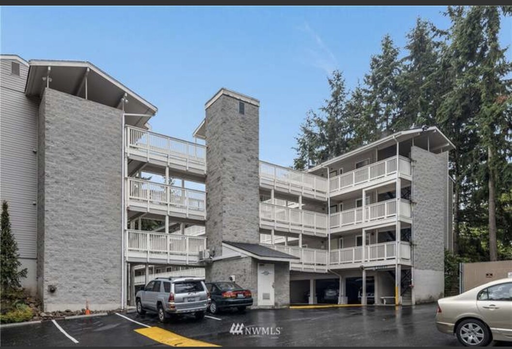 14547 NE 40th St, Unit J304 in Bellevue, WA - Foto de edificio