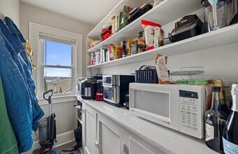 1837 E Hillcrest Ave, Unit Upper in Milwaukee, WI - Building Photo - Building Photo