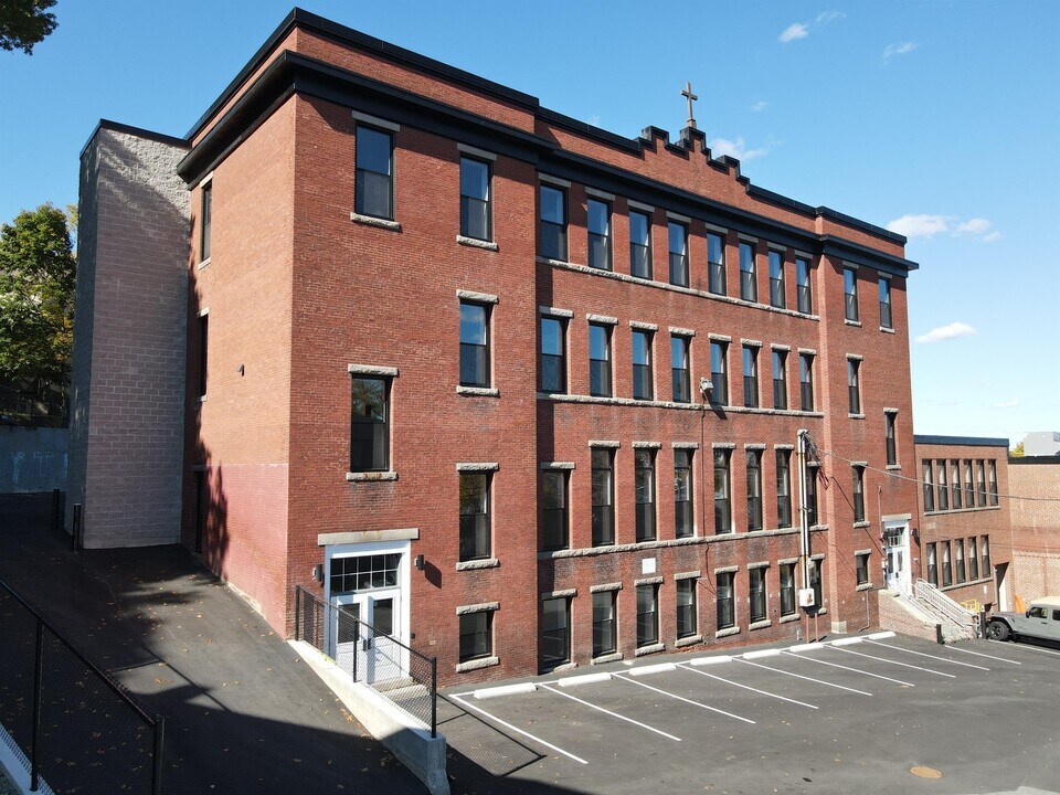 56 Oak Terrace, Unit 307 in Haverhill, MA - Foto de edificio