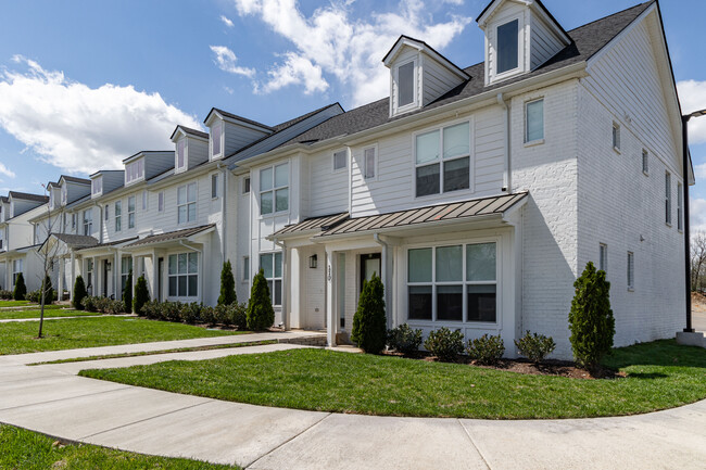 Webb Reserve in Lebanon, TN - Foto de edificio - Building Photo