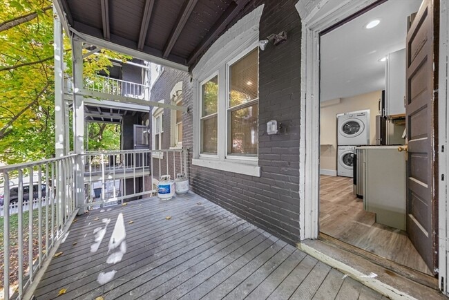40 Brackett St, Unit 2 in Boston, MA - Building Photo - Building Photo