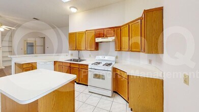 733 Rockett Ln in Cedar Hill, TX - Foto de edificio - Building Photo