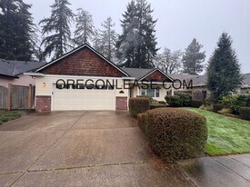 4742 Honeycomb Dr in Eugene, OR - Building Photo