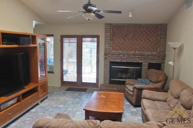 3500 Raven Oak Ct in Bakersfield, CA - Building Photo - Building Photo