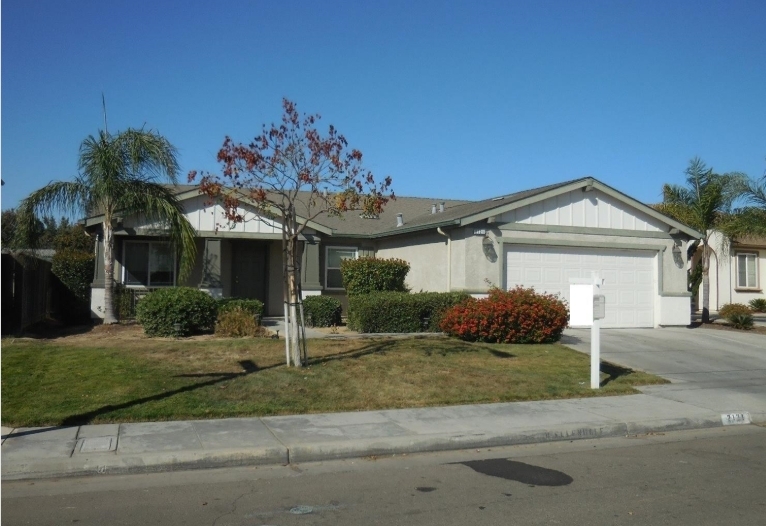 2121 N Ellendale Ave in Fresno, CA - Building Photo