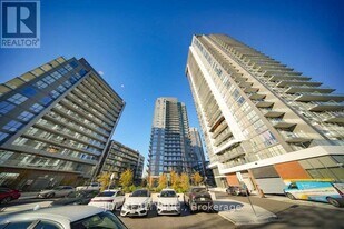 36 Forest Manor Rd in Toronto, ON - Building Photo