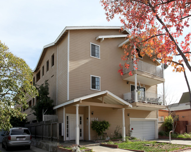 1074 Molino Ave in Long Beach, CA - Foto de edificio - Building Photo