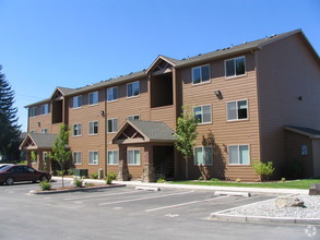 Twin Pines Apartments in Spokane, WA - Building Photo - Building Photo