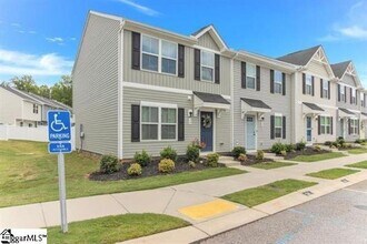 34 Tidworth Dr in Greer, SC - Foto de edificio - Building Photo