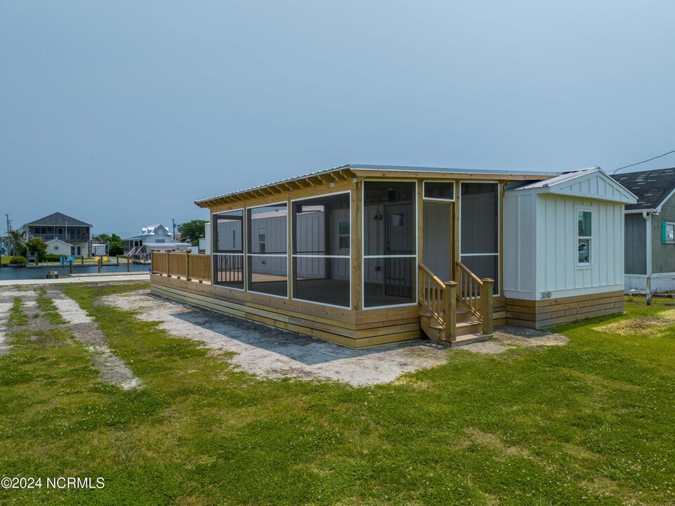 3040 3rd St in Surf City, NC - Building Photo