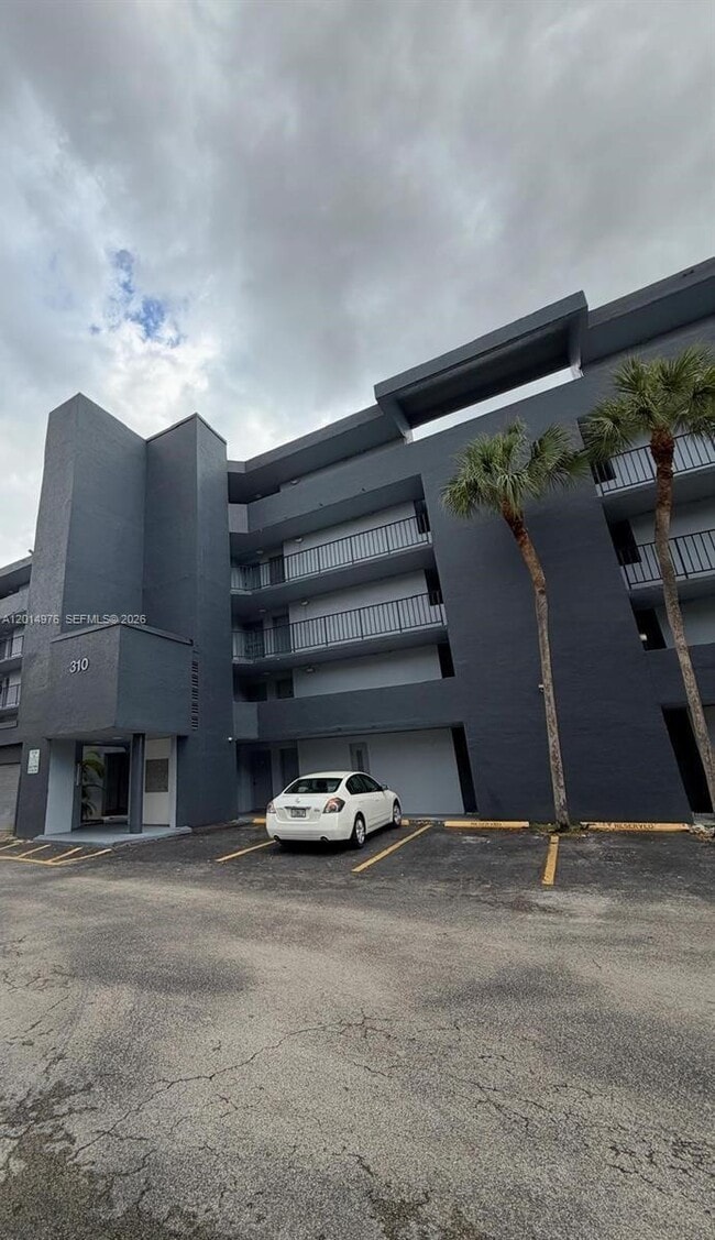 310 Fontainebleau Blvd