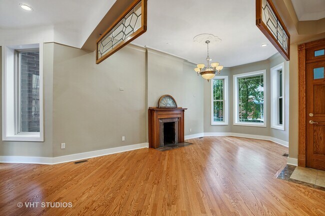 3317 N Sheffield Ave in Chicago, IL - Building Photo - Building Photo