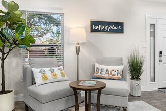 802 Camelia Dr in Largo, FL - Building Photo - Building Photo