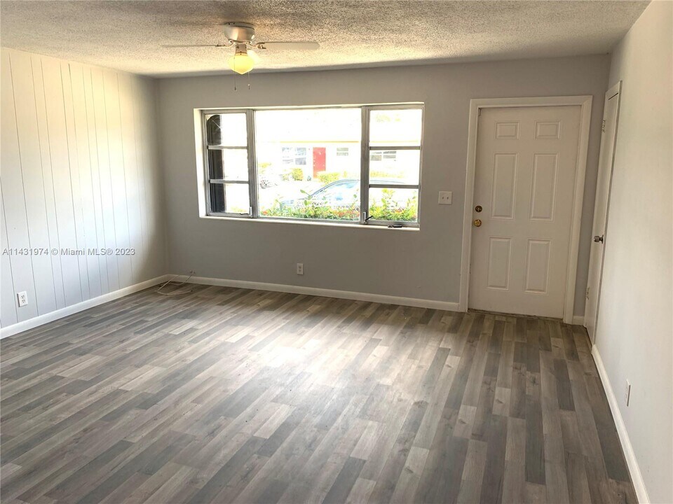 801 SW 7th St-Unit -A in Pompano Beach, FL - Building Photo