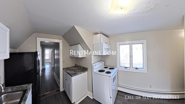 402 Fourth St. Apt., Unit 2 in Old Town, ME - Foto de edificio - Building Photo