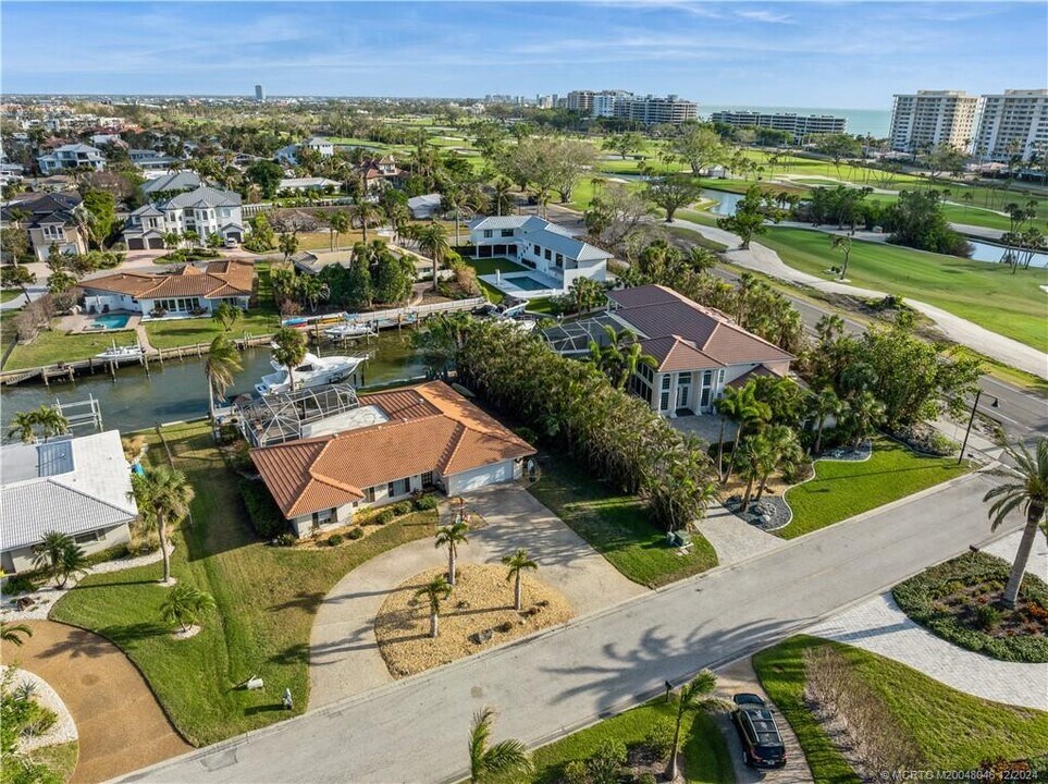 512 Gunwale Ln in Longboat Key, FL - Building Photo