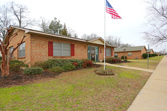 McDaniel Arms Apartments in Northport, AL - Building Photo - Building Photo