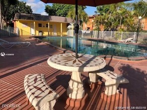 9453 SW 76th St-Unit -Apt S6 in Miami, FL - Building Photo - Building Photo