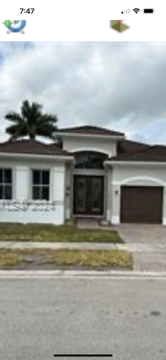 18002 NW 91st Ct in Hialeah, FL - Building Photo