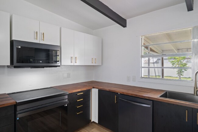 1707 Windsor Way in Tampa, FL - Building Photo - Building Photo