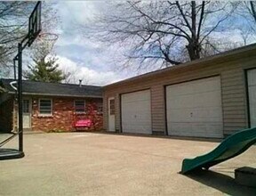2257 E Eichel Ave in Evansville, IN - Foto de edificio - Building Photo