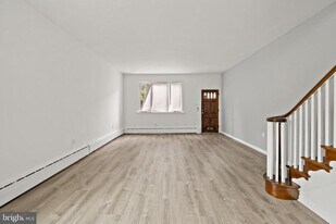 1122 McClellan St in Philadelphia, PA - Building Photo