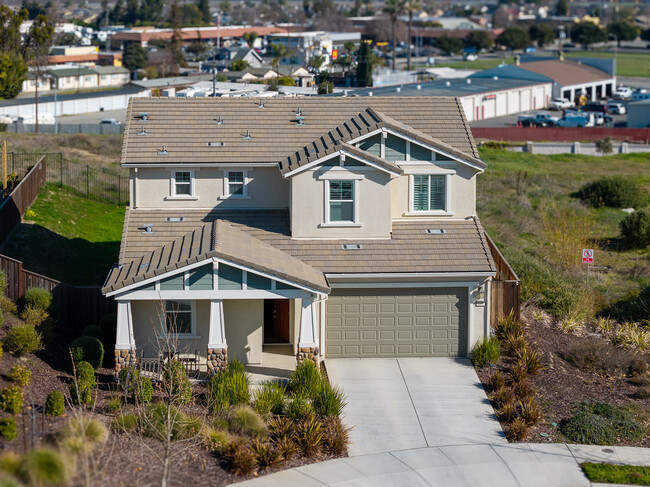 105 Tanoak St in Hollister, CA - Building Photo - Building Photo