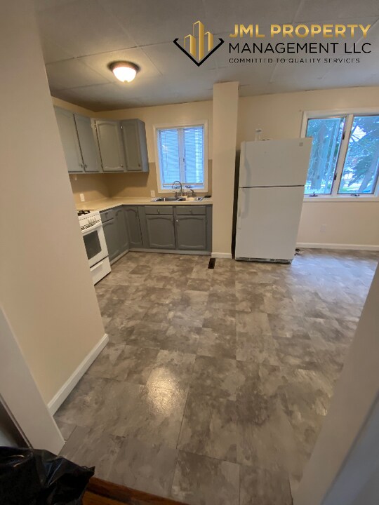 47 Bogle St in Fall River, MA - Building Photo