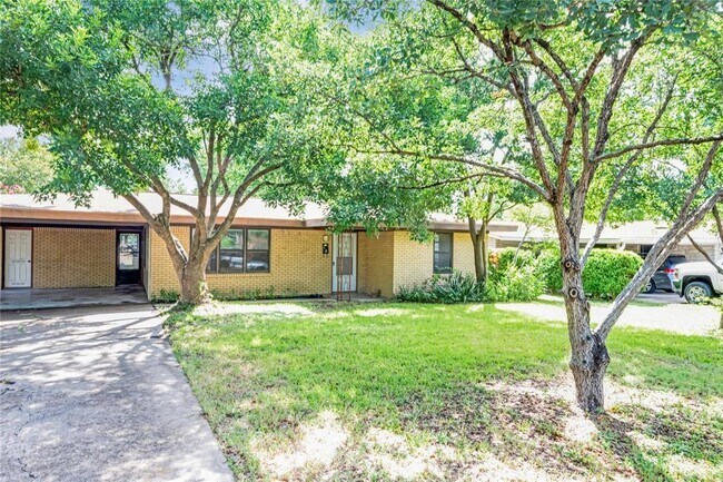 1904 Ridgemont Dr in Austin, TX - Building Photo - Building Photo