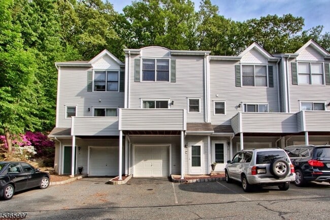 4 Woods Edge Rd