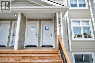 515 Caron Ave in Windsor, ON - Foto de edificio - Building Photo