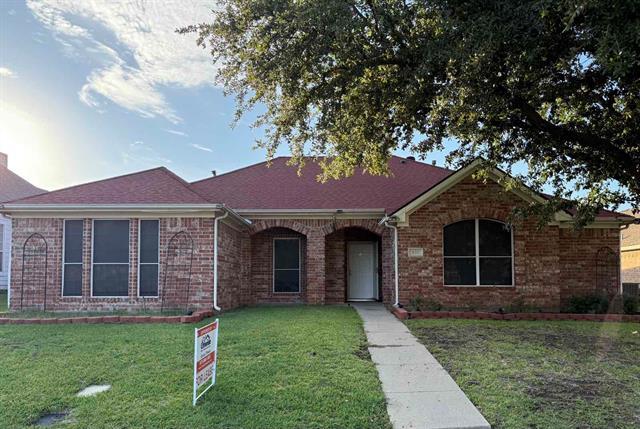 810 Summit Peak in Lewisville, TX - Building Photo