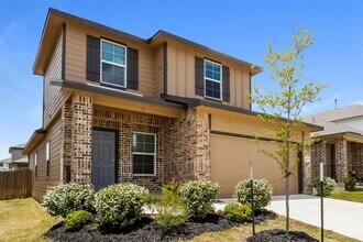 4227 Busbee Fields in Saint Hedwig, TX - Foto de edificio - Building Photo