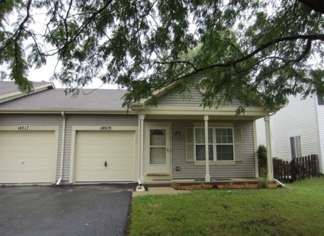 property at 14019 S Oakdale Cir