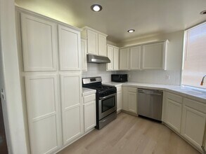 305 W Newby Ave, Unit J in San Gabriel, CA - Building Photo - Building Photo