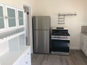 7007 Willoughby Ave in Los Angeles, CA - Building Photo - Building Photo
